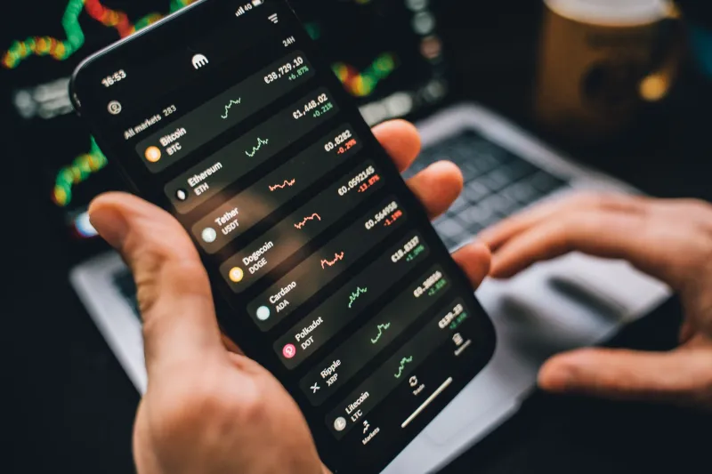 Tokens Feel Different: The Hidden Psychology Behind How Crypto Casino Players Handle Their Money